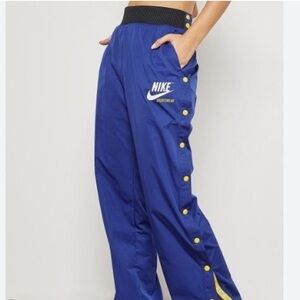 Nike Vintage Women’s tear away track pants